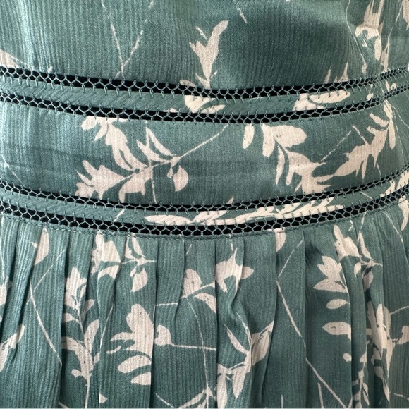 Club Monaco Silk floral dress. Sage green color. Worn once. Size 10-12. - Picture 5 of 9